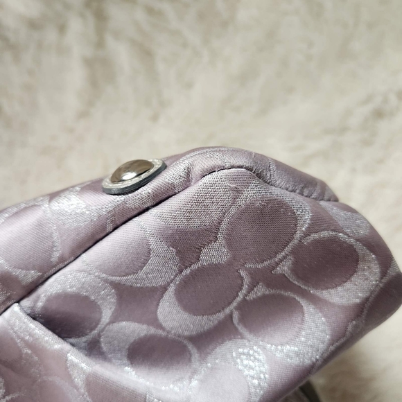 Vintage 2011 Coach Soho East West Signature Tote - Lilac & Metallic Silver - Picture 13 of 16